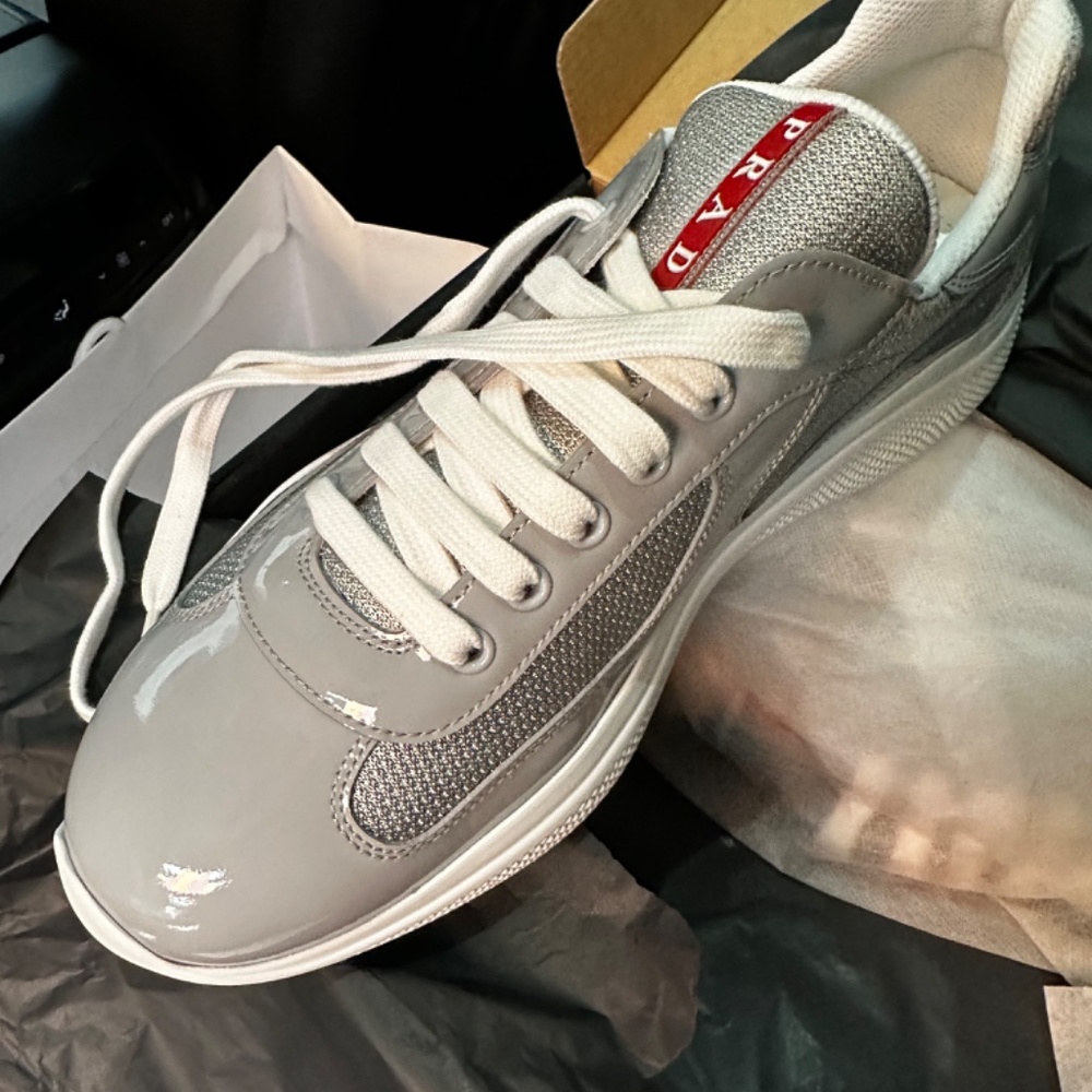 PRADA - Picture 3 of 4